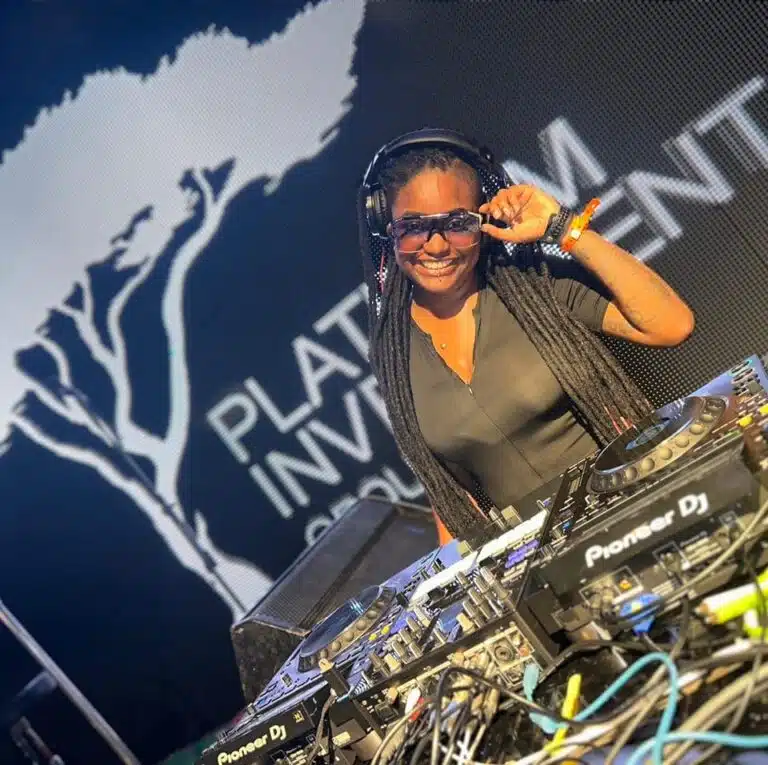 Samen Sterk - Pleidooi voor Loyaliteit in de Surinaamse DJ-Scene