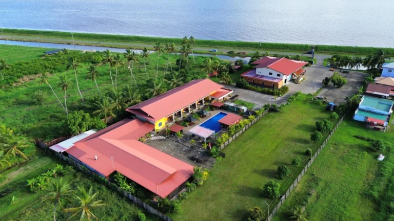 Lounge Cafe Resort
